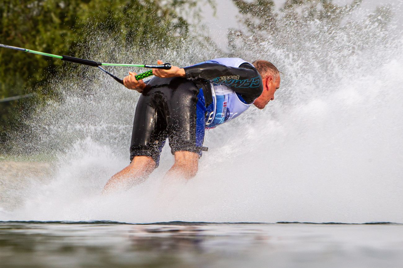 Water-ski, Wakeboard Lake. With Aqua Park